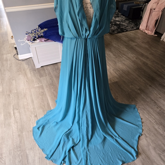 Elegant Blue Evening Gown - Picture 4 of 9